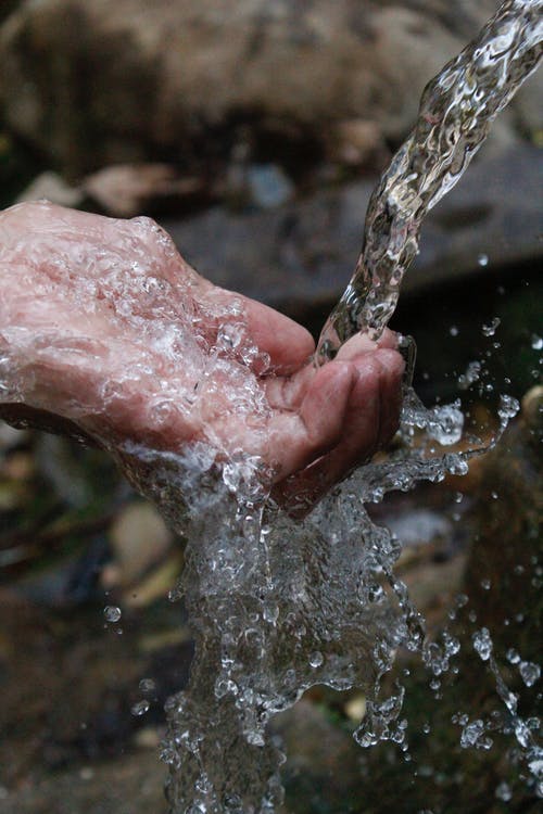 idrologia medica l'acqua che scorre tra le mani 